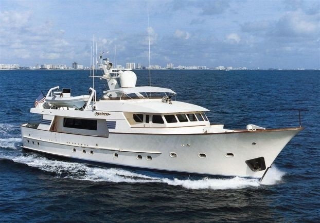 huntress super yacht